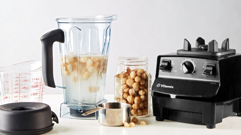 Vitamix 5300 Vs 7500 Comparison  : Which Blender Reigns Supreme?